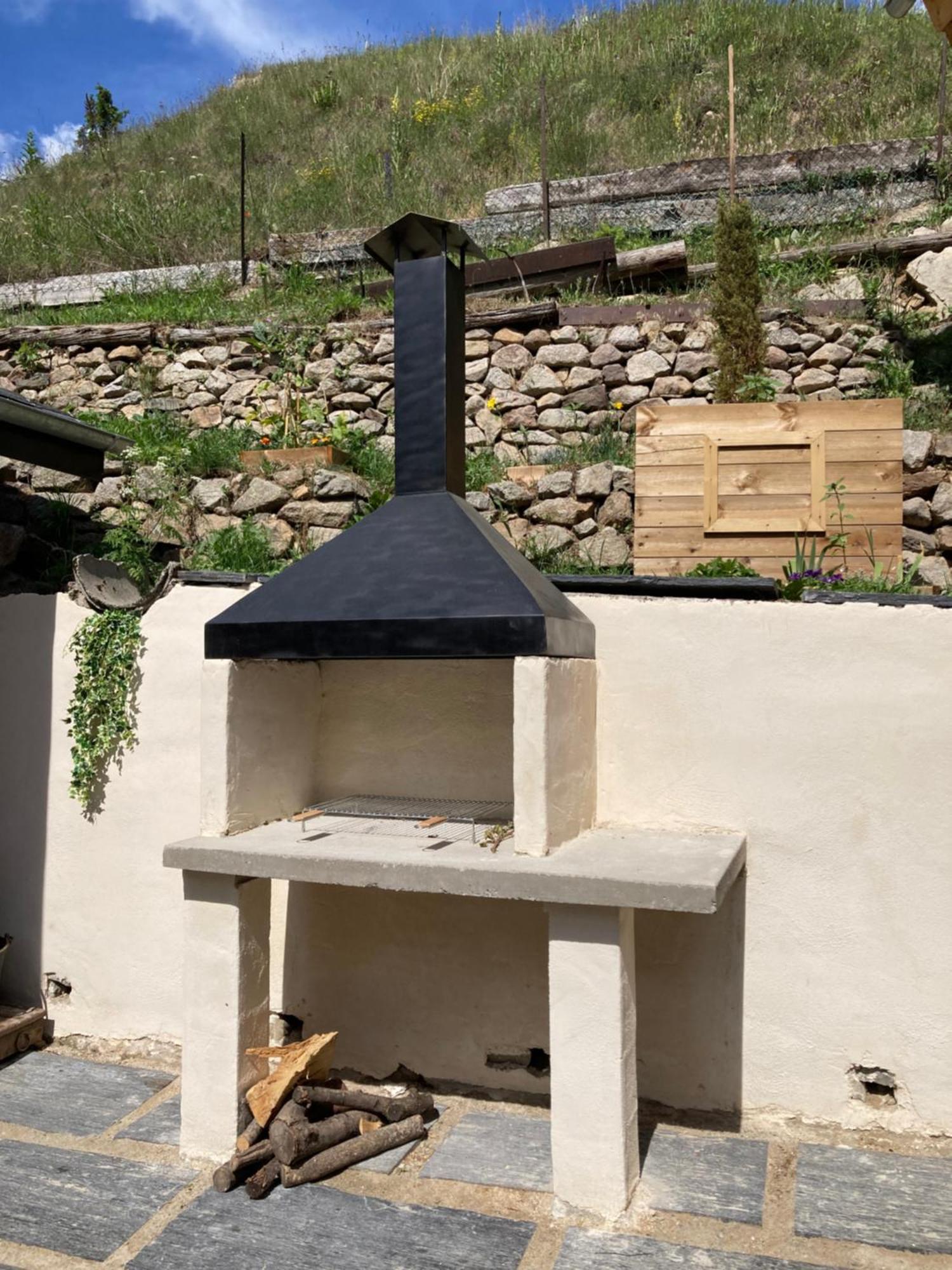 Maison Boutxy Le Clos Des Ours Matemale Exteriör bild